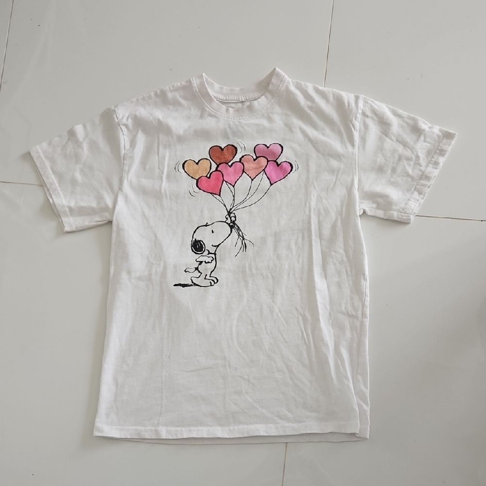 Peanuts White T-Shirt with Snoopy and Heart Balloons